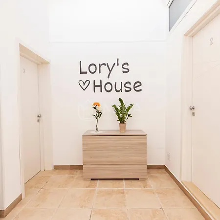Lory's House