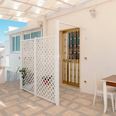 Lory's House 4*