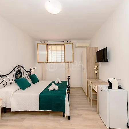 Lory's House 4*