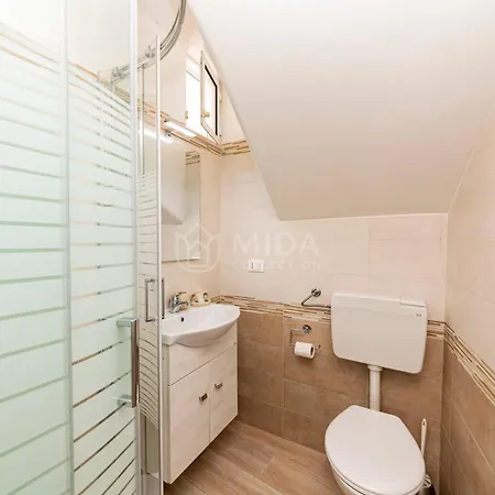 Lory's House 4*